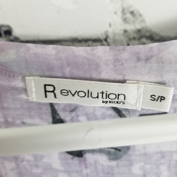 REVOLUTION | burnout bird design v-neck top - Picture 4 of 6